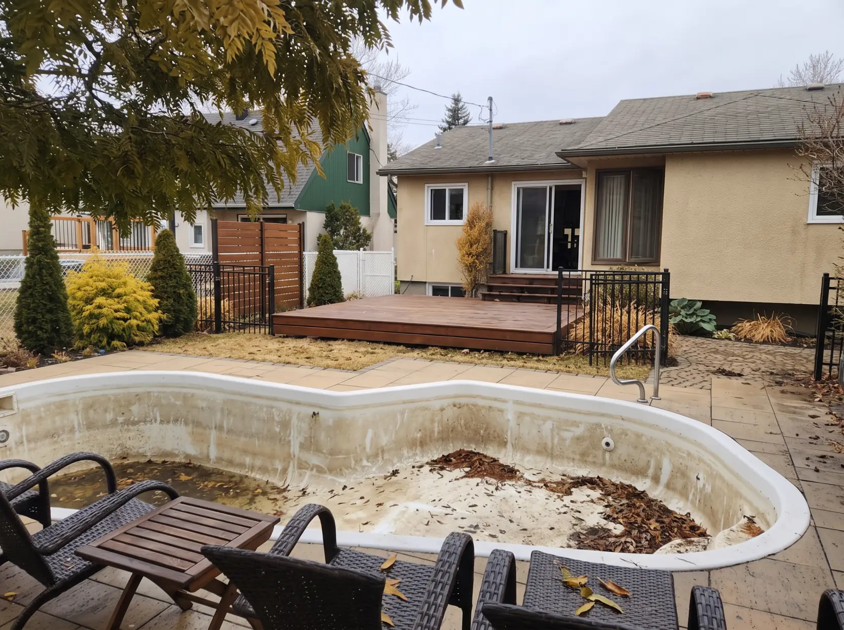 Avant - Oasis au bord de la piscine, Laval · Région de Laval