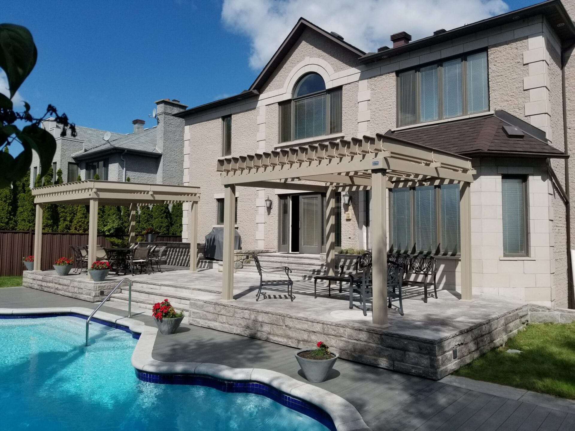 sunlouvre-pergolas-aluminum-sand color-1009