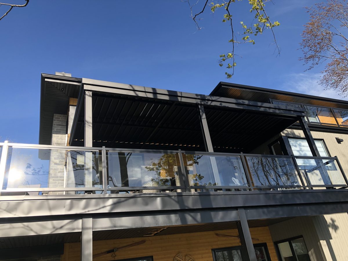 sunlouvre-pergolas-integrated-house-balcony-5021