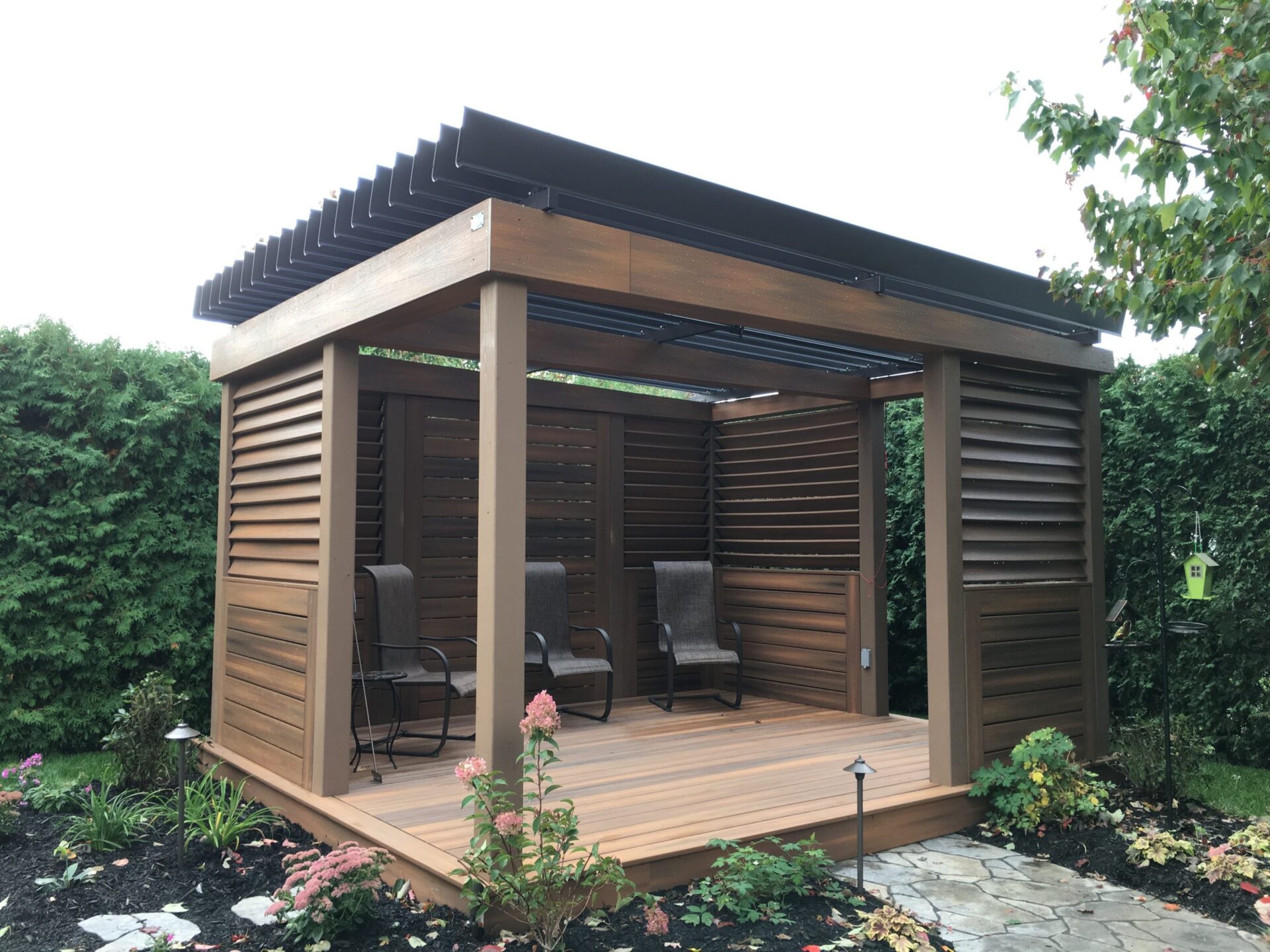 sunlouvre-pergolas-roof-louvers-on wood-structure-image-4500