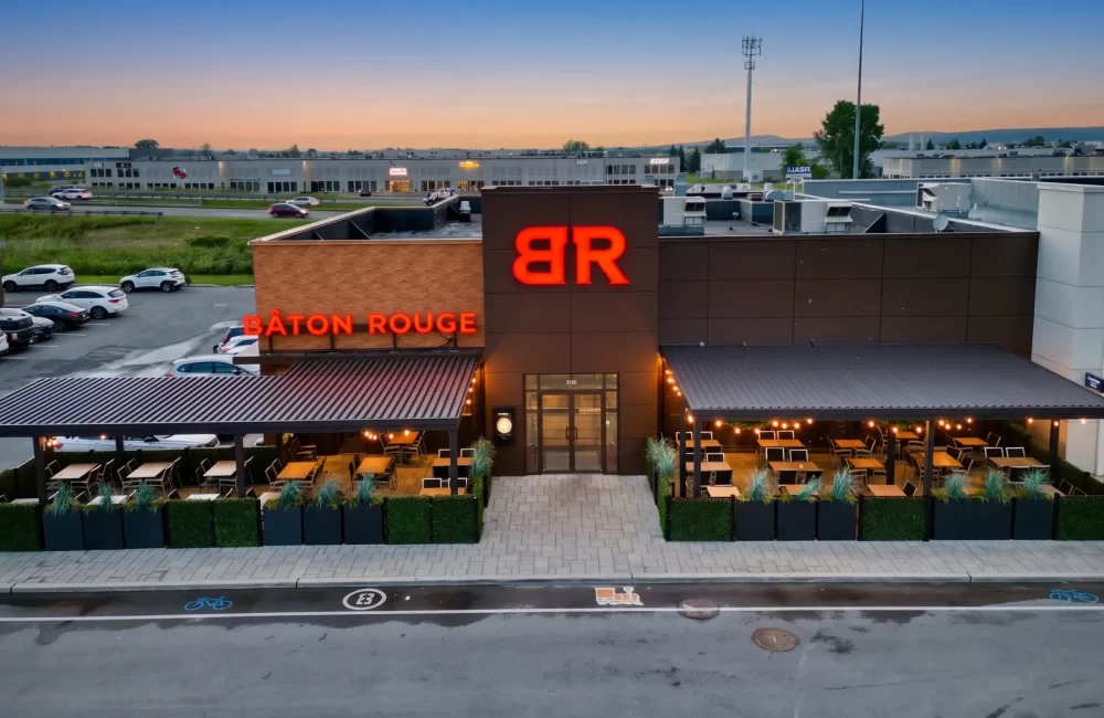 Bâton Rouge Steakhouse & Bar — pergola in Vaudreuil