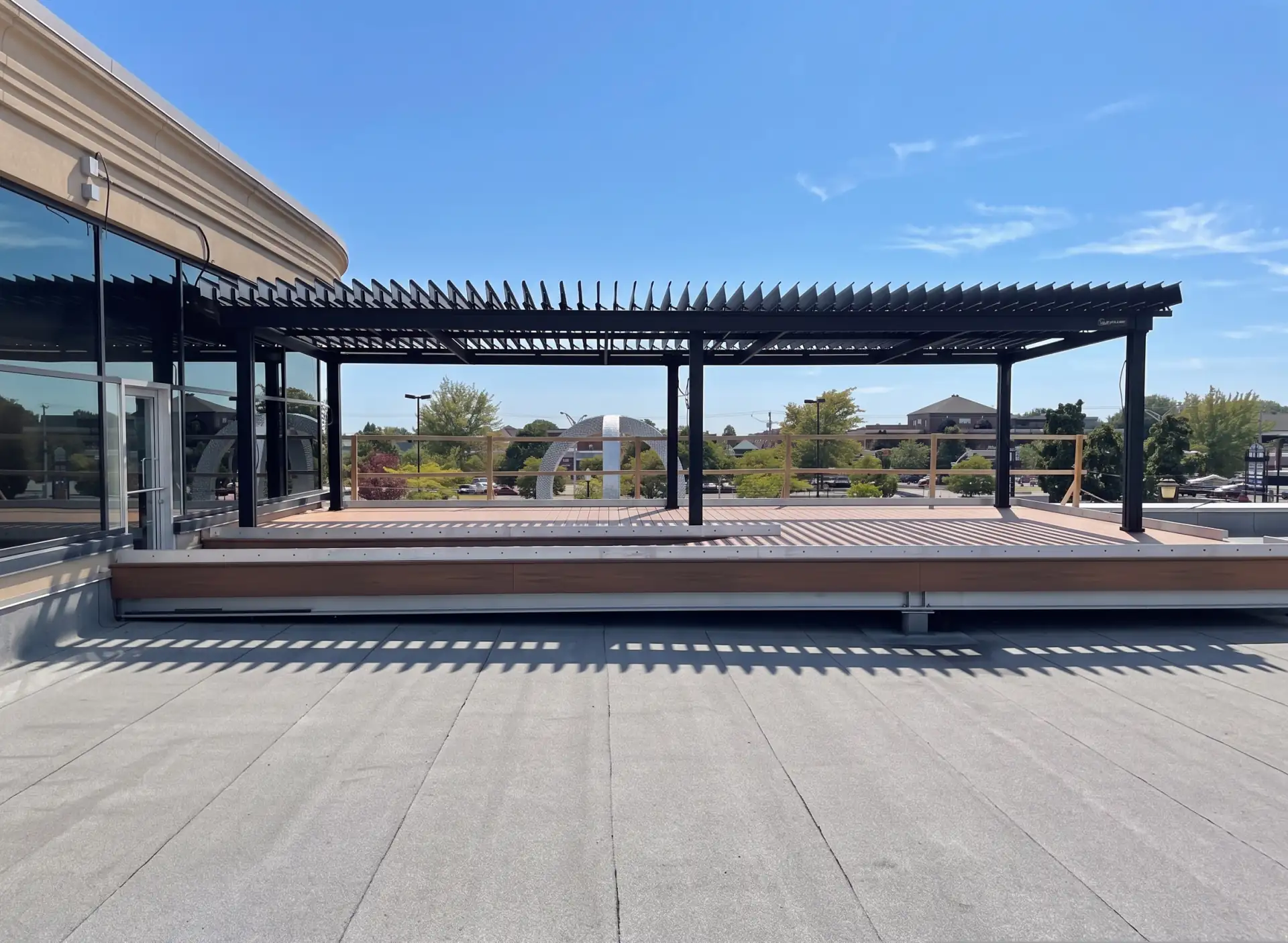 Black pergola on the roof terrace, BBA in Mont-Saint-Hilaire
