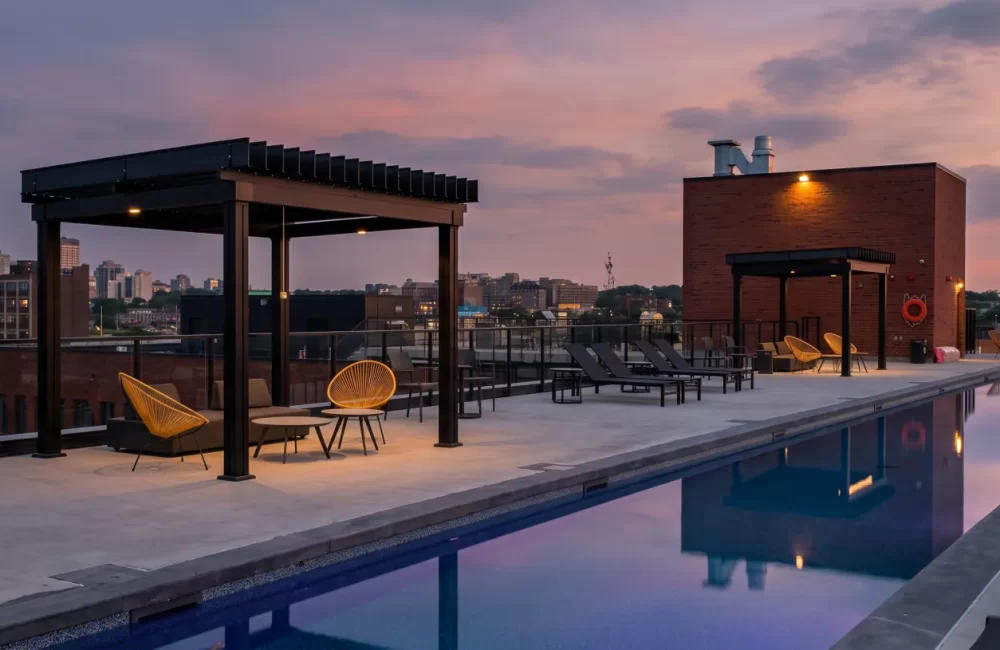 Esplanade Cartier condos — pergola à Montréal