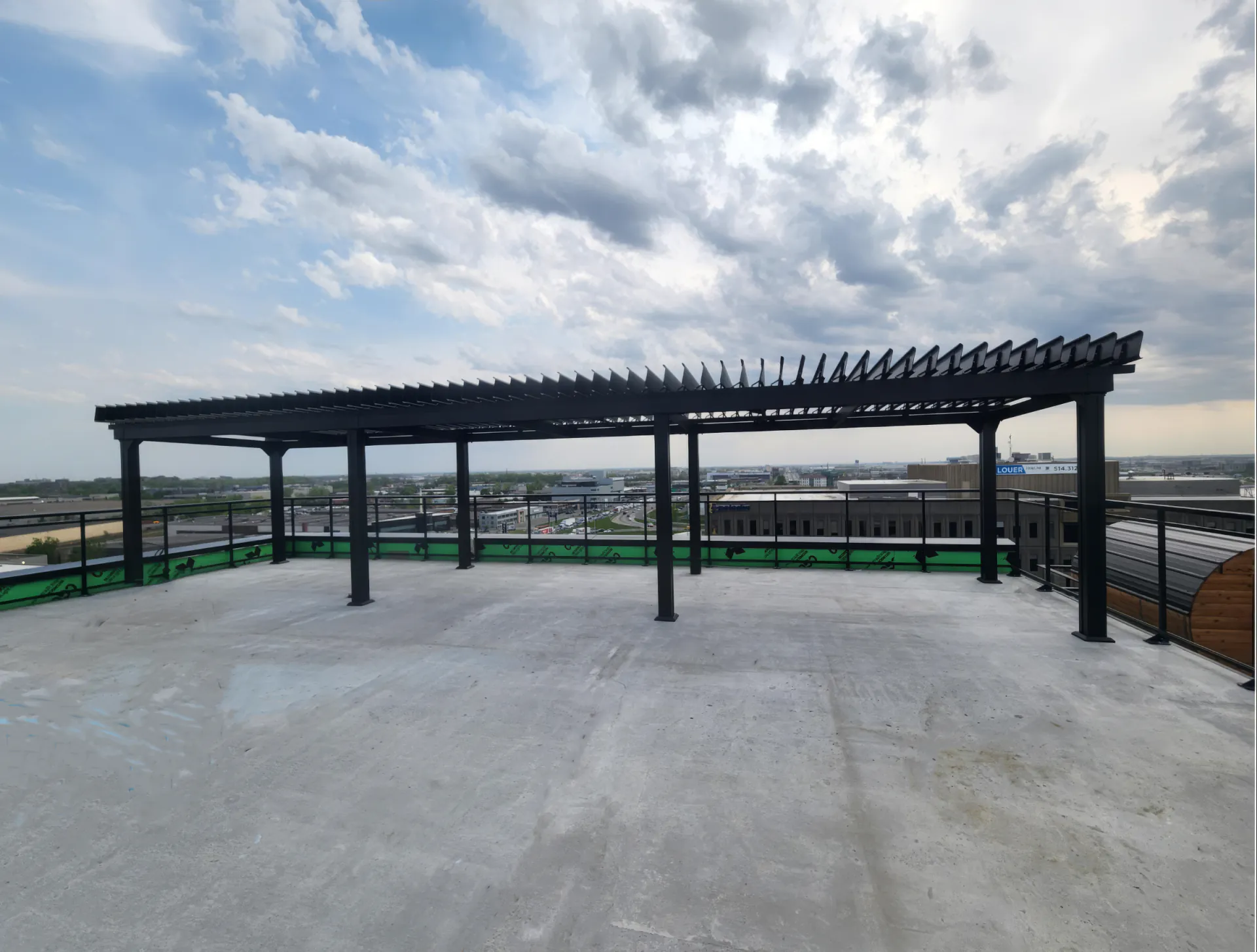 Black pergola on the large roof terrace, Le Cent Onze in Montréal