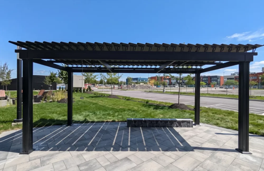 Centropolis — pergola à Laval