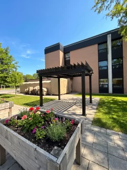 Pergola and flower planters at the foot of the building, CHSLD de Loretteville in Québec
