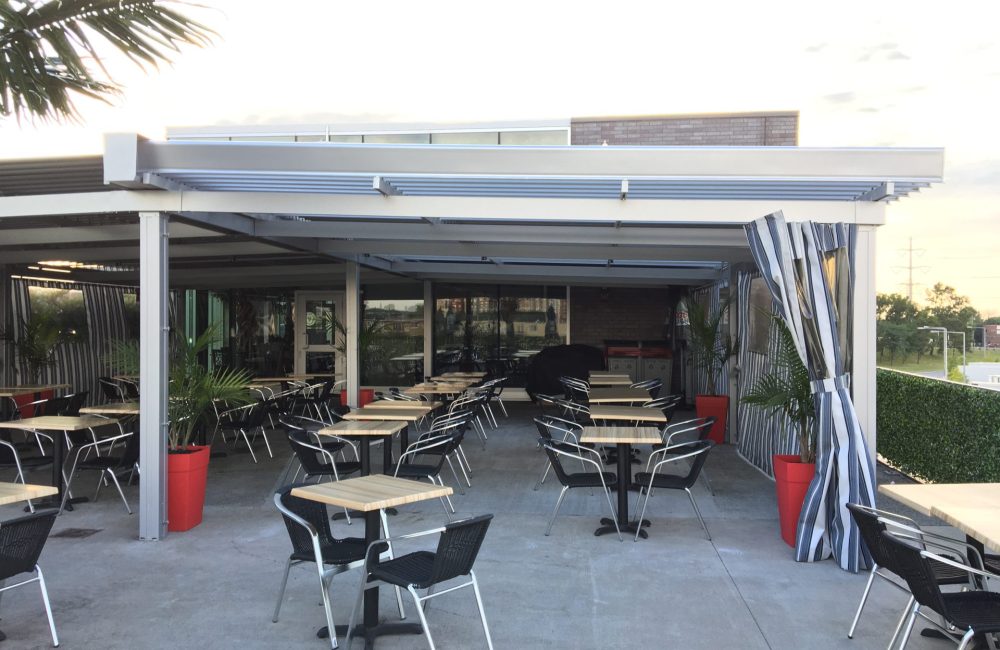 Restaurant Cosmopolitain — pergola à Saint-Léonard