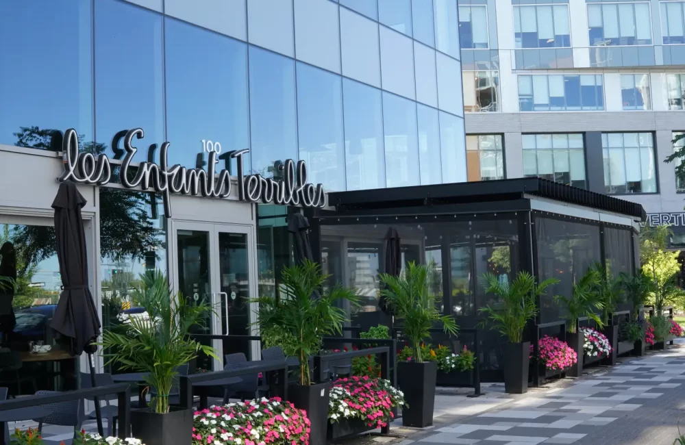 Les Enfants Terribles — pergola à Brossard