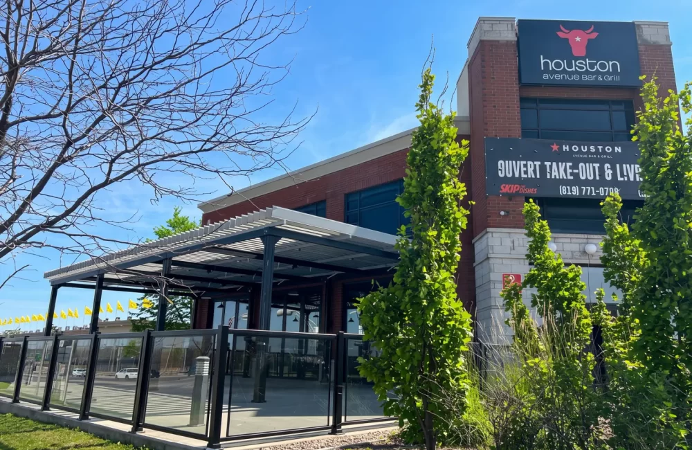 Houston Bar and Grill Gatineau — pergola in Gatineau