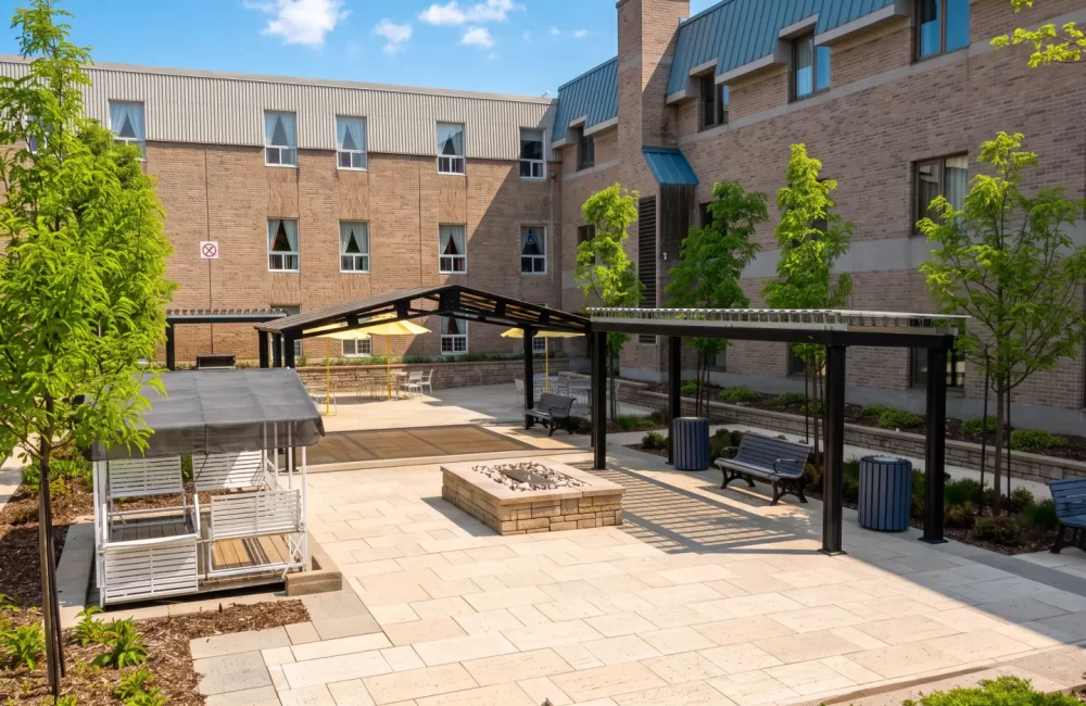 Centre d'hébergement Hubert-Maisonneuve — pergola in Rosemère