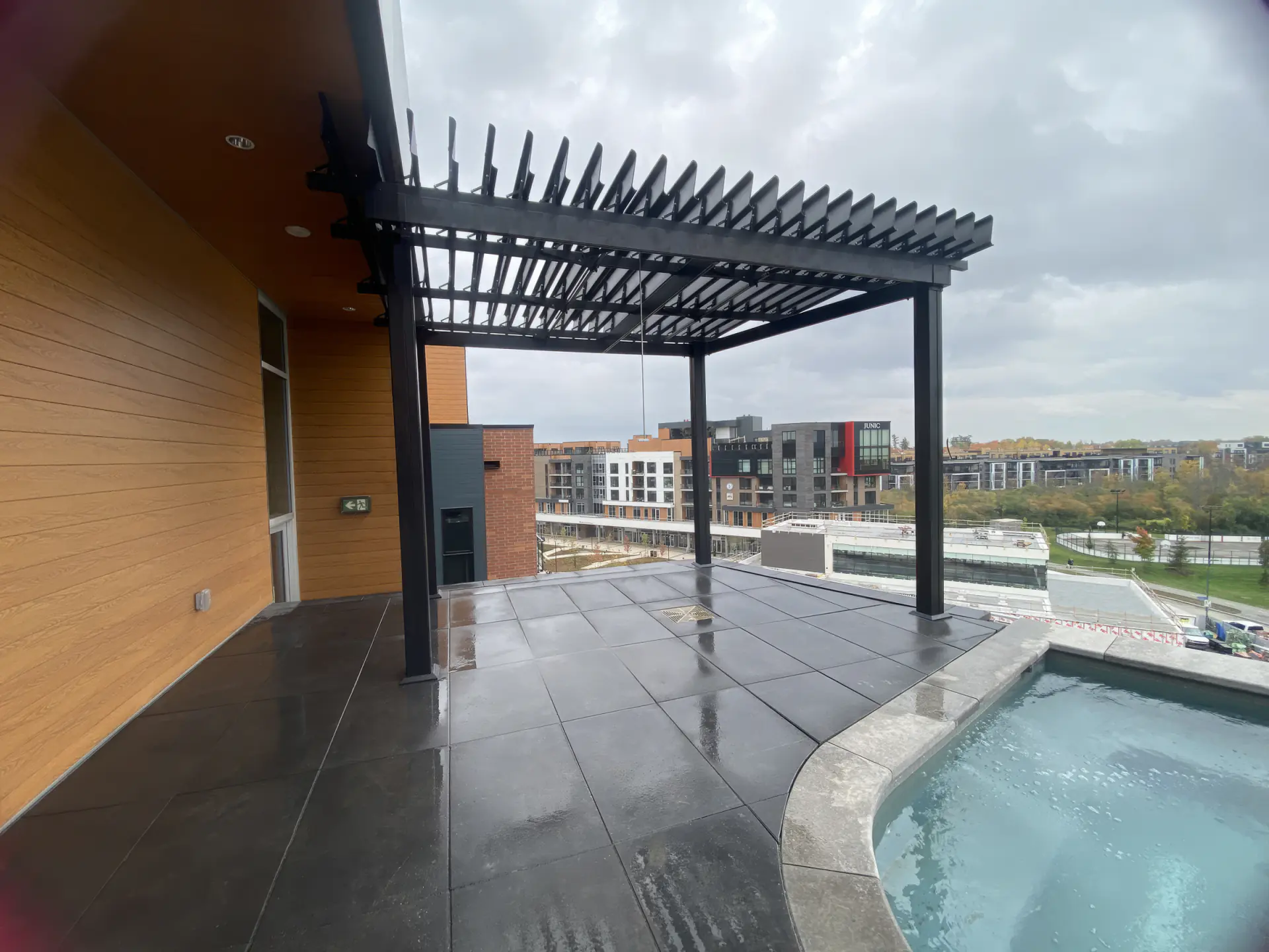 Black pergola beside the rooftop pool, Huma Spa in Gatineau