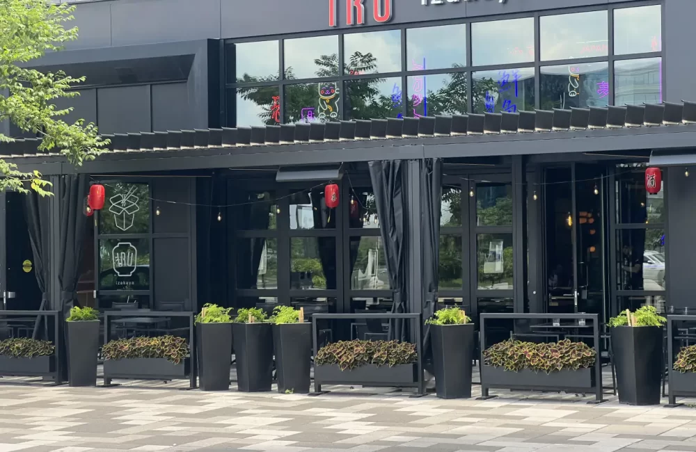 Iru Izakaya Solar — pergola à Brossard