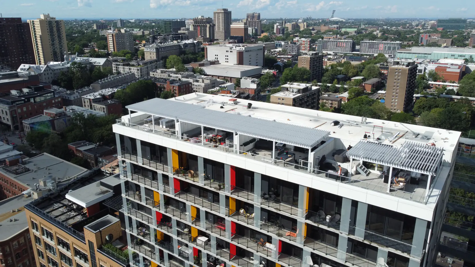 Vue aérienne de la terrasse de toit blanche, Laurent & Clark à Montréal