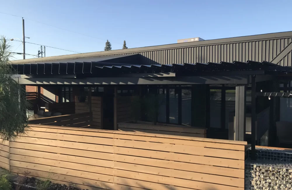 Restaurant Le Robusto — pergola à Granby
