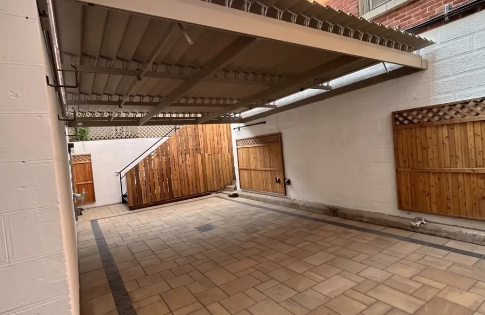 Résidence Lev-Tov — pergola à Montréal