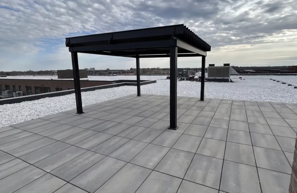 Livéo Condos Bois-Franc — pergola in Saint-Laurent
