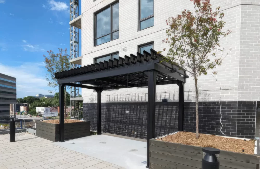 Résidence LIZ — pergola à Montréal