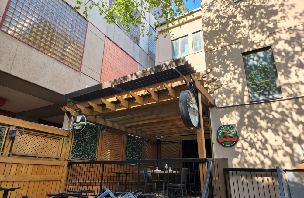 Mckibbin's Irish Pub — pergola à Montréal