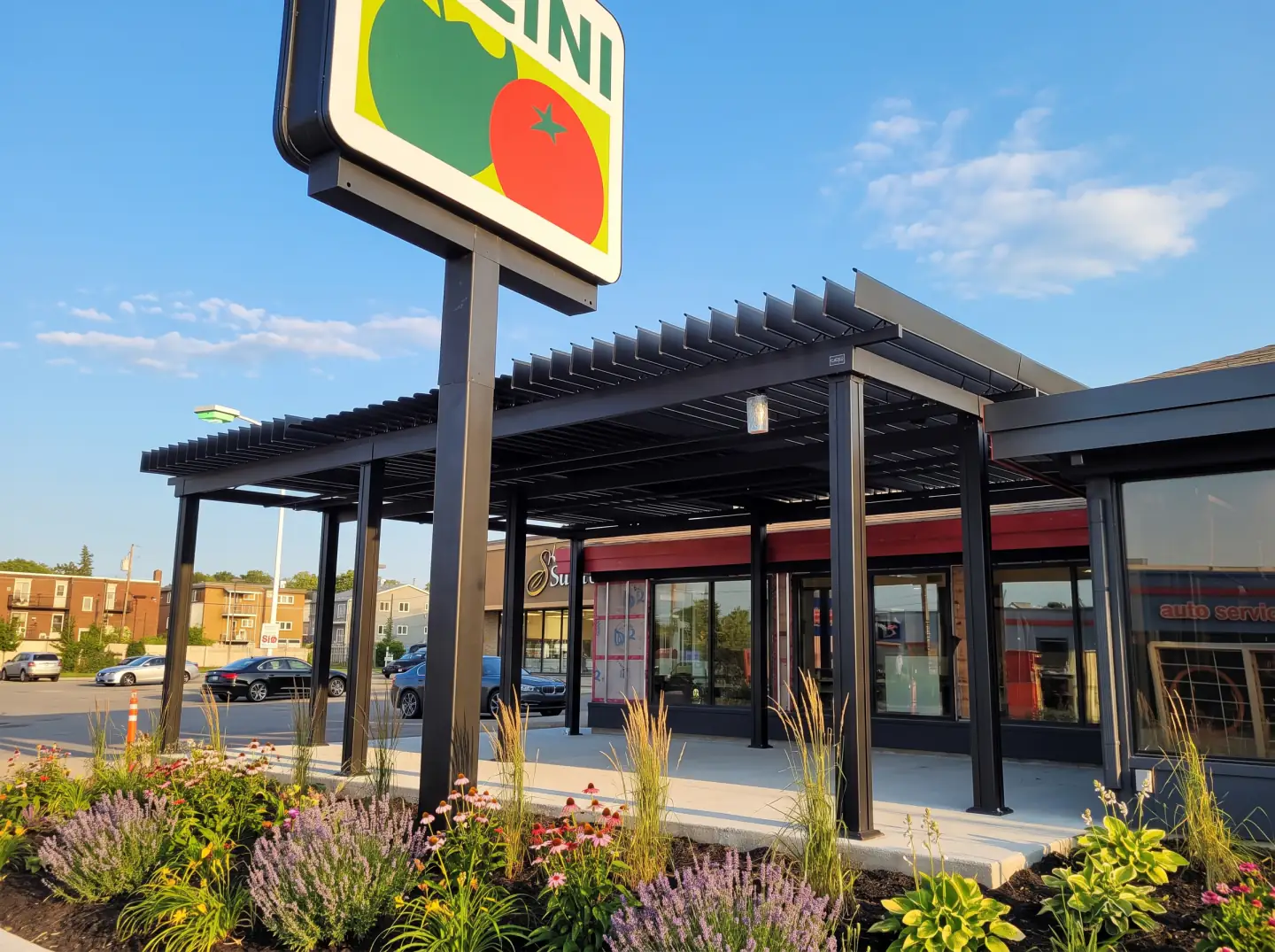 Black pergola running along the restaurant façade, Pacini in Gatineau