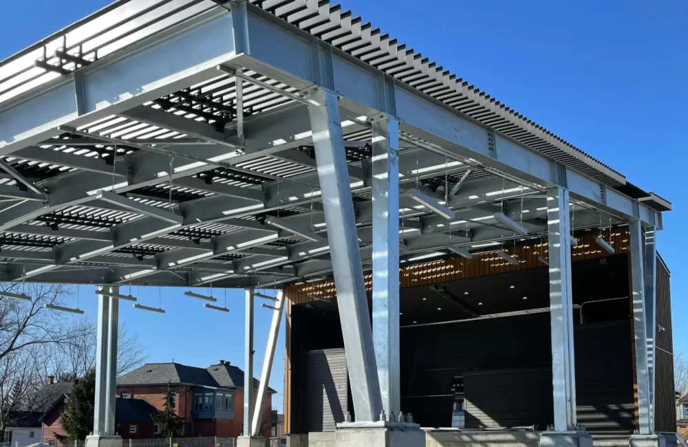 Place publique — pergola à Bromont