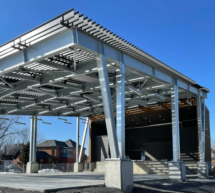 Large louvered structure being installed over the square, public square in Bromont