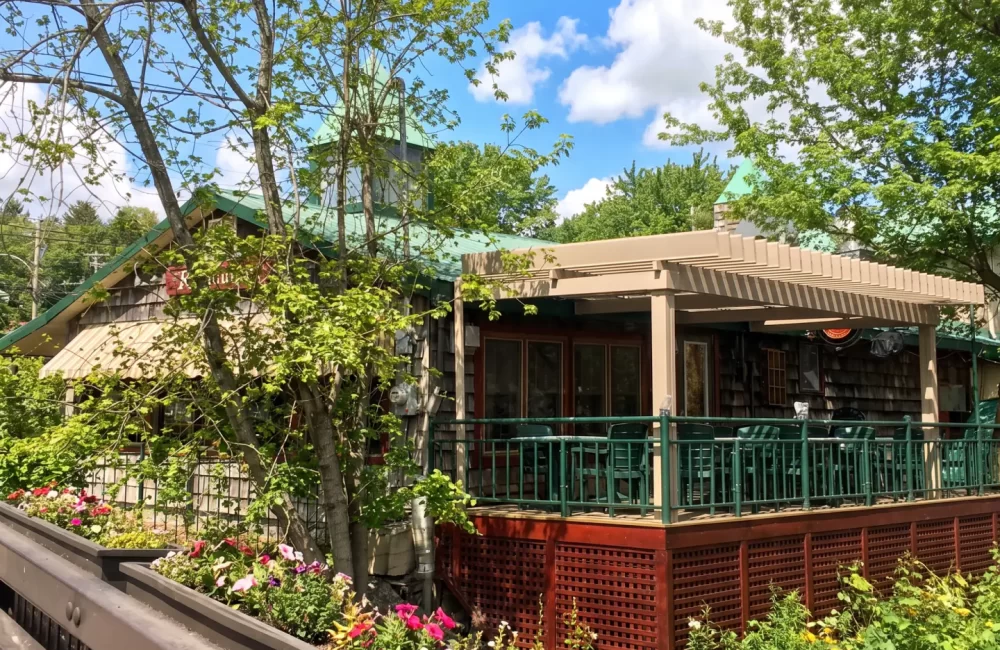 Restaurant aux 2 clochers — pergola à Frelighsburg