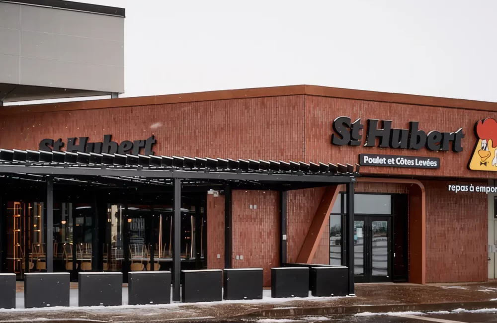 Les Rotisseries Saint-Hubert Laval — pergola à Laval