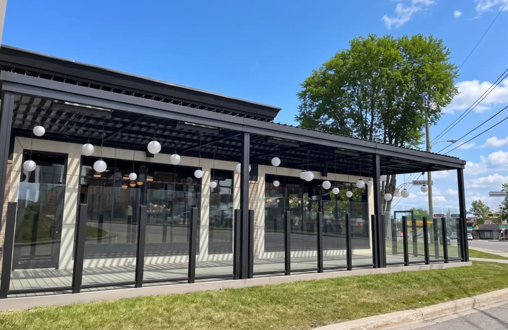 Les Rotisseries St-Hubert — pergola à Saint-Jérôme