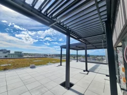 Vue sous les lames depuis la terrasse de toit, Urban West à Pointe-Claire