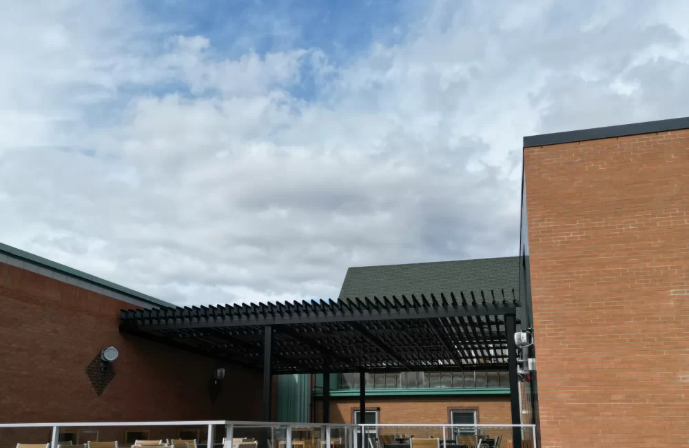 Ecole Secondaire Du Verbe Divin — pergola à Granby